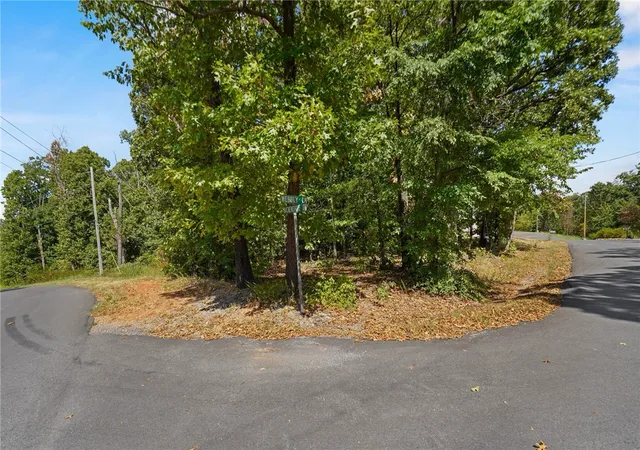 Photo 4 of Single family home for sale at 3 Webbly Ln, Bella Vista, AR 72714 | MLS# 1360316 | Listing updated on 2026-09-12