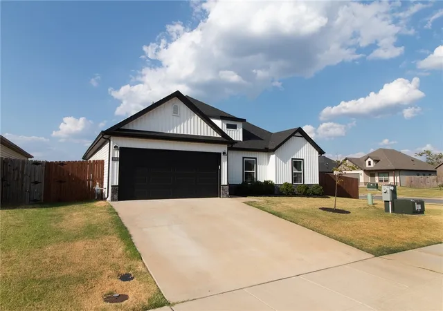 Photo 2 of Single family home for sale at 1000 Sunshine Ct, Centerton, AR 72719 | MLS# 1361008 | Listing updated on 2026-09-13