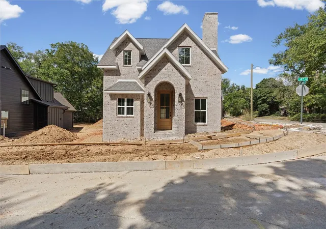 Photo 2 of Single family home for sale at 240 E 4th Street, Fayetteville, AR 72701 | MLS# 1361031 | Listing updated on 2026-09-04