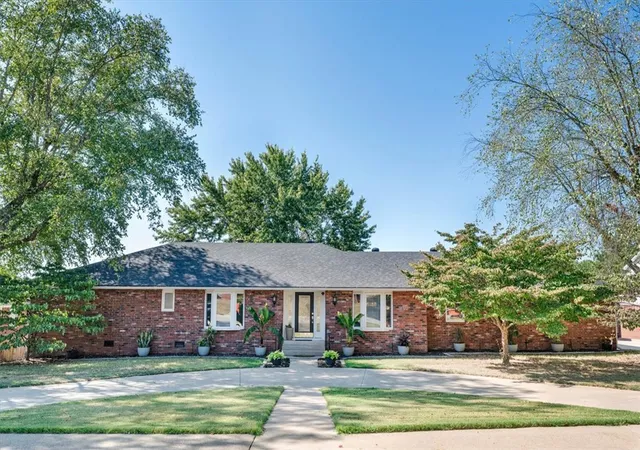 Photo 1 of Single family home for sale at 501 Fairway Cir, Springdale, AR 72764 | MLS# 1361146 | Listing updated on 2026-09-04