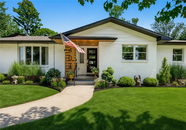 Photo 1 of Sale Pending at 404 Nw H St, Bentonville, AR 72712 | MLS# 1361126 | Listing updated on 2026-09-14