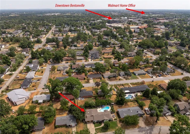 Photo 3 of Sale Pending at 404 Nw H St, Bentonville, AR 72712 | MLS# 1361126 | Listing updated on 2026-09-14