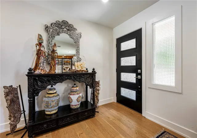 Photo 4 of Sale Pending at 404 NW H St, Bentonville, AR 72712 | MLS# 1361126 | Listing updated on 2026-09-14