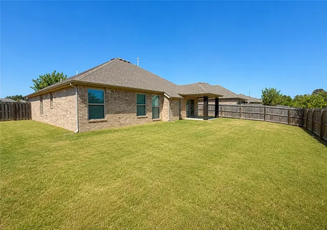 Photo 2 of Sale Pending at 910 Silverthorn Dr, Centerton, AR 72719 | MLS# 1361095 | Listing updated on 2026-09-12