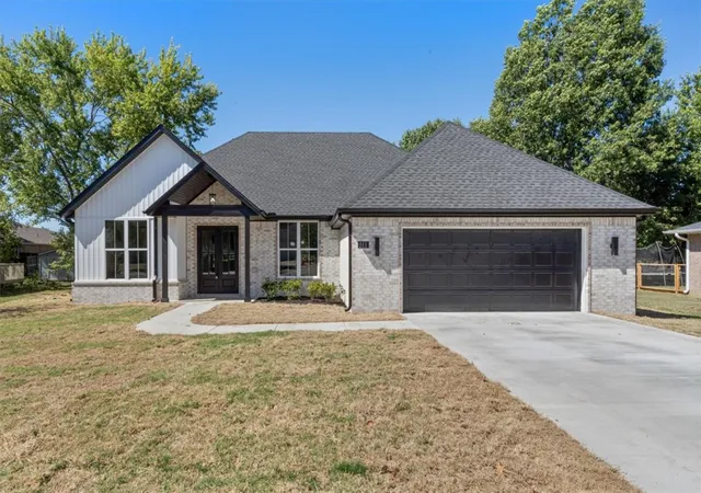 Photo 1 of Single family home for sale at 511 Westwood Ave, Prairie Grove, AR 72753 | MLS# 1361149 | Listing updated on 2026-10-28
