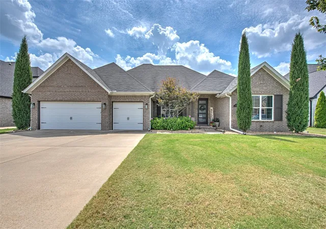 Photo 1 of Sale Pending at 5502 W Lakewood Dr, Rogers, AR 72758 | MLS# 1361151 | Listing updated on 2026-09-10