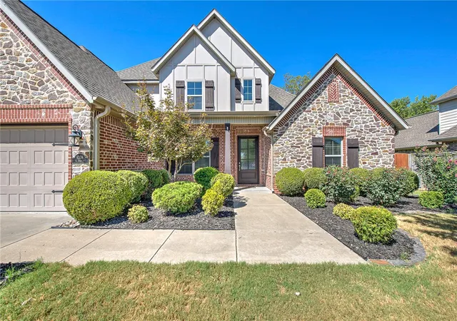 Photo 2 of Single family home for sale at 6206 S 29th Street, Rogers, AR 72758 | MLS# 1360880 | Listing updated on 2026-10-06