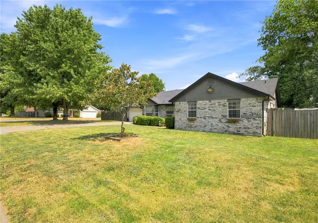 Photo 2 of Sale Pending at 674 Zachary St, Centerton, AR 72719 | MLS# 1361099 | Listing updated on 2026-09-10