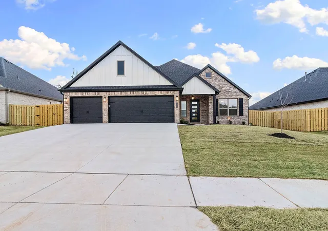 Photo 1 of Single family home for sale at 1510 Lookout Ln, Cave Springs, AR 72718 | MLS# 1361156 | Listing updated on 2026-10-20
