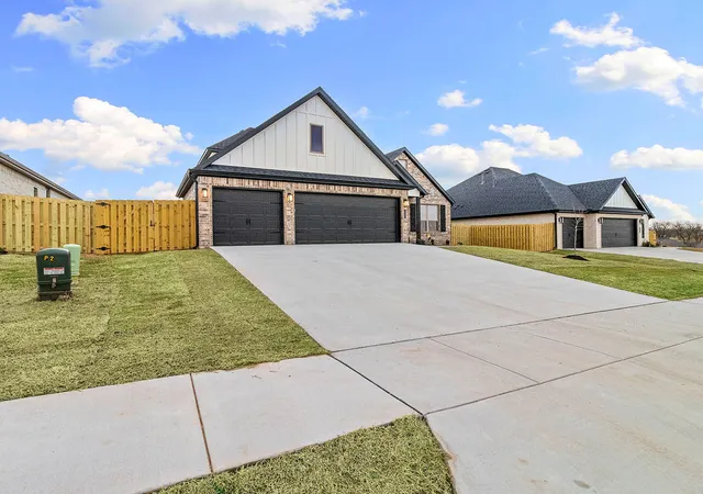Photo 3 of Single family home for sale at 1510 Lookout Ln, Cave Springs, AR 72718 | MLS# 1361156 | Listing updated on 2026-10-20