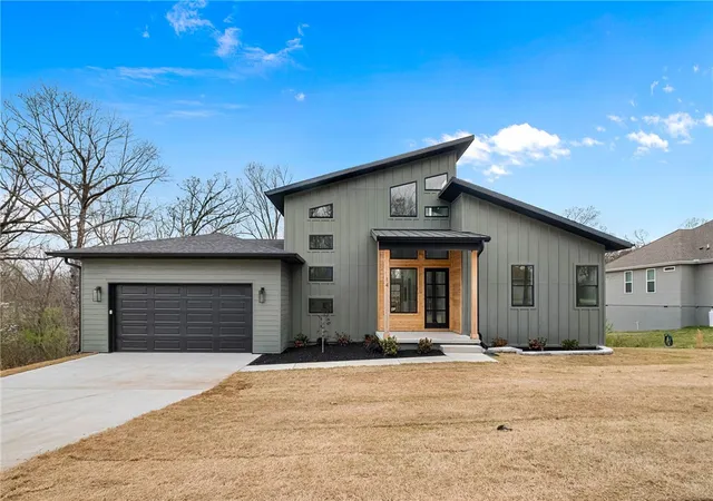 Photo 1 of Single family home for sale at 14 Ruthwell Dr, Bella Vista, AR 72715 | MLS# 1361160 | Listing updated on 2026-10-02
