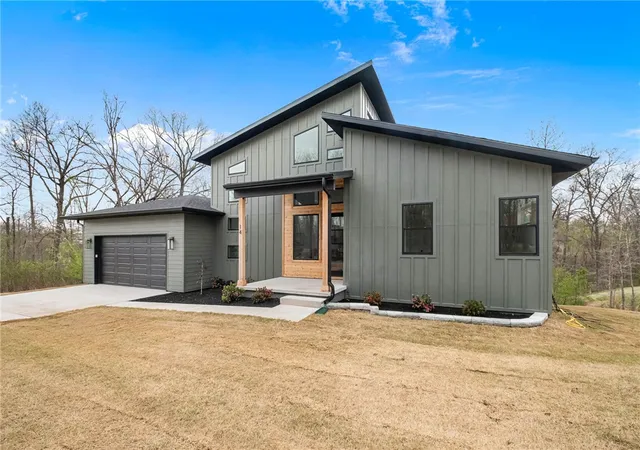 Photo 2 of Single family home for sale at 14 Ruthwell Dr, Bella Vista, AR 72715 | MLS# 1361160 | Listing updated on 2026-10-02
