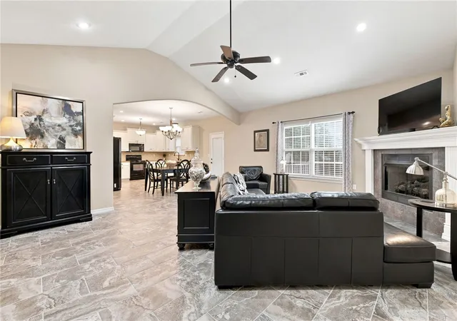 Photo 3 of Single family home for sale at 3 Reed Ln, Bella Vista, AR 72714 | MLS# 1360781 | Listing updated on 2026-09-13