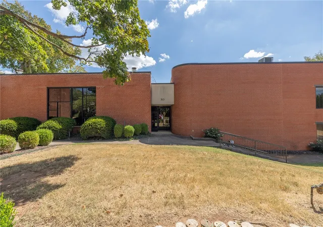Photo 2 of Sale Pending at 313 E Lafayette St #303, Fayetteville, AR 72701 | MLS# 1361091 | Listing updated on 2026-09-11