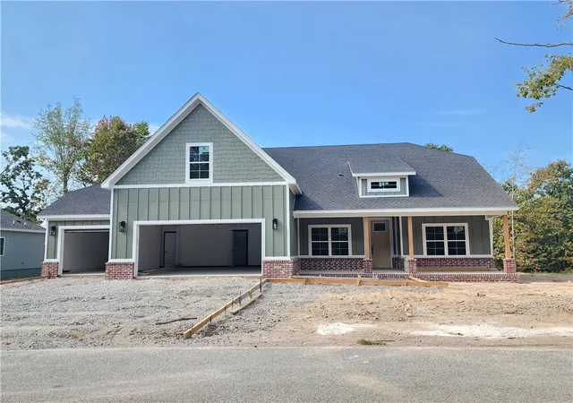 Photo 1 of Single family home for sale at 229 Stoneykirk Dr, Bella Vista, AR 72715 | MLS# 1361094 | Listing updated on 2026-09-10