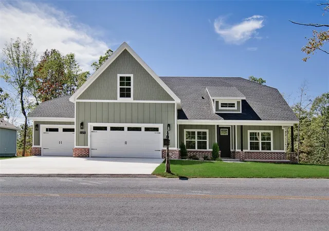 Photo 1 of Single family home for sale at 229 Stoneykirk Dr, Bella Vista, AR 72715 | MLS# 1361094 | Listing updated on 2026-10-19
