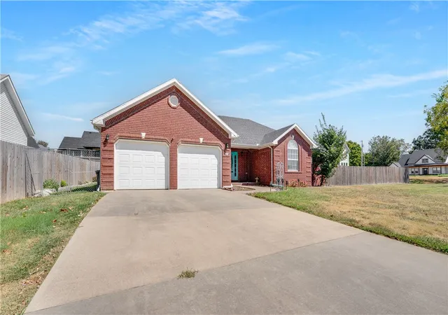 Photo 2 of Single family home for sale at 808 E Parks St, Prairie Grove, AR 72753 | MLS# 1360701 | Listing updated on 2026-09-04