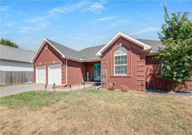 Photo 4 of Single family home for sale at 808 E Parks St, Prairie Grove, AR 72753 | MLS# 1360701 | Listing updated on 2026-09-04