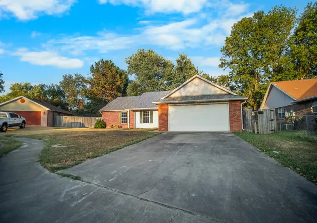 Photo 2 of Sale Pending at 1015 N 26th Street, Rogers, AR 72756 | MLS# 1361084 | Listing updated on 2026-09-09
