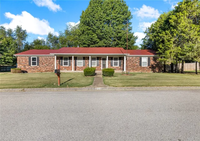 Photo 1 of Single family home for sale at 204 Lark Ln, Harrison, AR 72601 | MLS# 1361179 | Listing updated on 2026-09-04