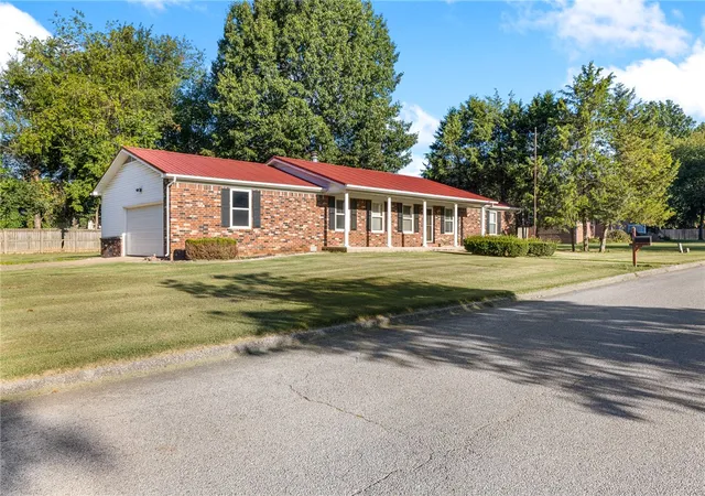 Photo 2 of Single family home for sale at 204 Lark Ln, Harrison, AR 72601 | MLS# 1361179 | Listing updated on 2026-09-04