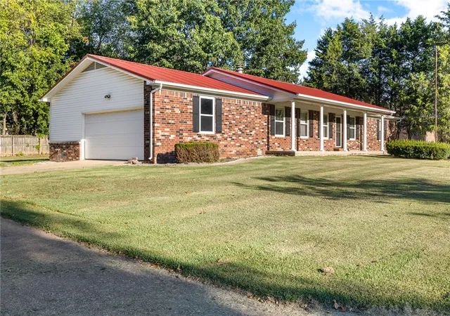 Photo 3 of Single family home for sale at 204 Lark Ln, Harrison, AR 72601 | MLS# 1361179 | Listing updated on 2026-09-04