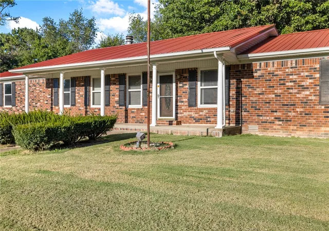 Photo 3 of Single family home for sale at 204 Lark Ln, Harrison, AR 72601 | MLS# 1361179 | Listing updated on 2026-09-04