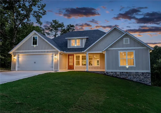 Photo 2 of Sale Pending at 33 Kentallen Ln, Bella Vista, AR 72715 | MLS# 1361119 | Listing updated on 2026-09-11