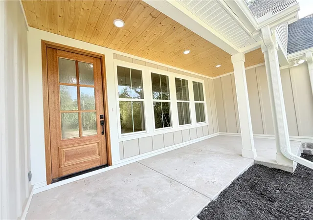 Photo 3 of Sale Pending at 33 Kentallen Ln, Bella Vista, AR 72715 | MLS# 1361119 | Listing updated on 2026-09-11