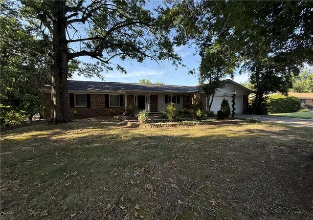 Photo 1 of Single family home for sale at 1612 Brentwood Dr, Harrison, AR 72601 | MLS# 1361106 | Listing updated on 2026-09-05