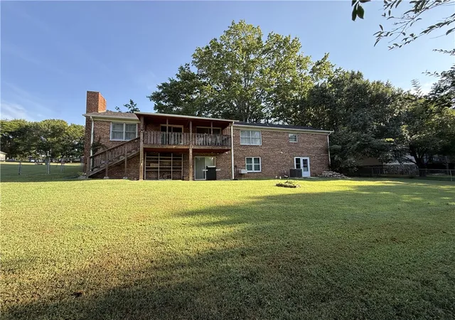 Photo 3 of Single family home for sale at 1612 Brentwood Dr, Harrison, AR 72601 | MLS# 1361106 | Listing updated on 2026-09-05