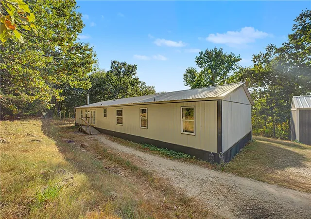 Photo 3 of Manufactured home for sale at 649 Madison 7617, Huntsville, AR 72740 | MLS# 1361148 | Listing updated on 2026-09-05