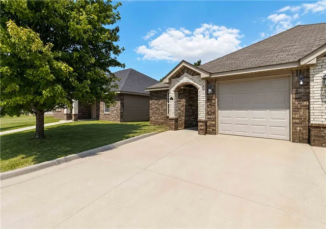 Photo 2 of Condo for sale at 3302 Sw Victoria Pl #D, Bentonville, AR 72712 | MLS# 1361256 | Listing updated on 2026-09-13