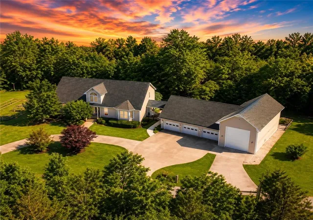 Photo 2 of Single family home for sale at 2 Wild Turkey Dr, Holiday Island, AR 72631 | MLS# 1361120 | Listing updated on 2026-09-08