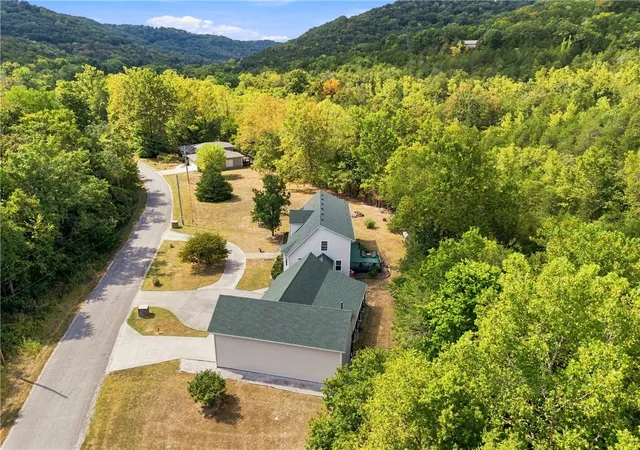 Photo 3 of Single family home for sale at 2 Wild Turkey Dr, Holiday Island, AR 72631 | MLS# 1361120 | Listing updated on 2026-09-08
