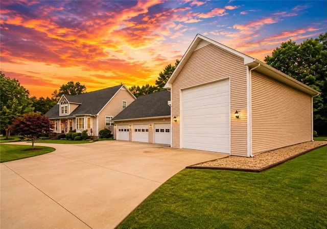 Photo 3 of Single family home for sale at 2 Wild Turkey Dr, Holiday Island, AR 72631 | MLS# 1361120 | Listing updated on 2026-09-08
