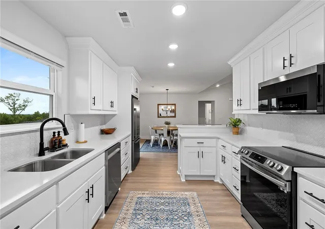 Photo 2 of Single family home for sale at 6 Dundonald Ln, Bella Vista, AR 72715 | MLS# 1360640 | Listing updated on 2026-09-05