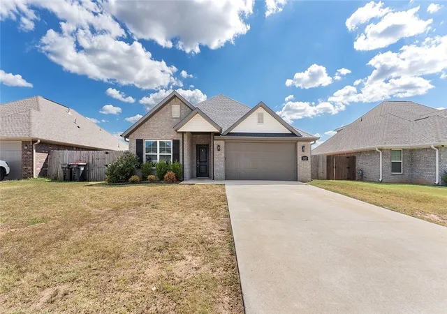Photo 1 of Single family home for sale at 2817 Suncrest Ave, Springdale, AR 72764 | MLS# 1361271 | Listing updated on 2026-09-05