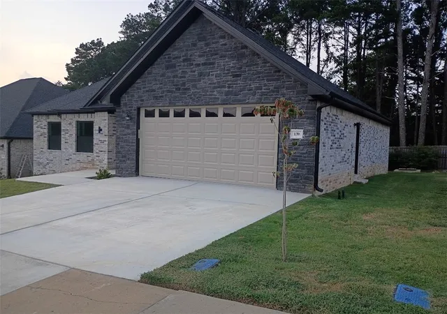 Photo 2 of Single family home for sale at 139 Harbor Cir, Russellville, AR 72802 | MLS# 1361274 | Listing updated on 2026-09-05