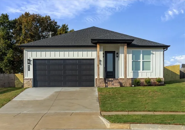 Photo 1 of Single family home for sale at 821 Pinnacle St, Prairie Grove, AR 72753 | MLS# 1361243 | Listing updated on 2026-09-10