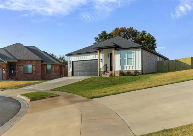 Photo 2 of Single family home for sale at 821 Pinnacle St, Prairie Grove, AR 72753 | MLS# 1361243 | Listing updated on 2026-09-10