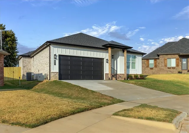 Photo 3 of Single family home for sale at 821 Pinnacle St, Prairie Grove, AR 72753 | MLS# 1361243 | Listing updated on 2026-09-10