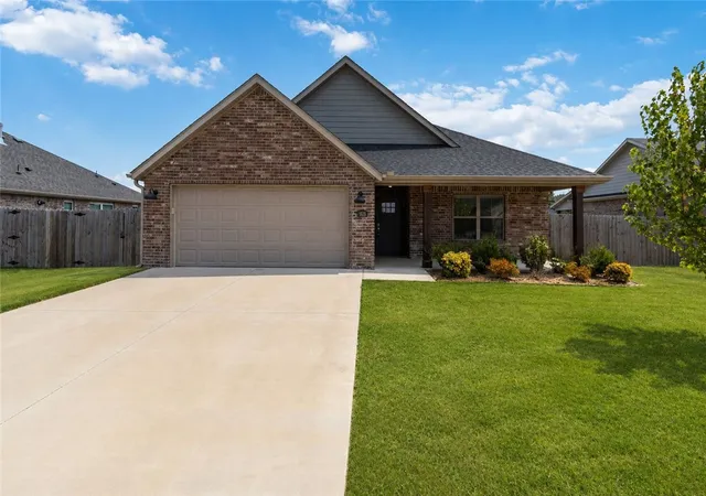 Photo 1 of Single family home for sale at 928 Sugar Pine St, Tontitown, AR 72762 | MLS# 1360849 | Listing updated on 2026-09-13
