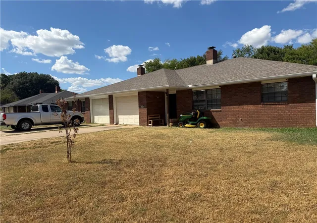 Photo 2 of Sale Pending at 3696 Green Acres Rd, Springdale, AR 72764 | MLS# 1361230 | Listing updated on 2026-10-14