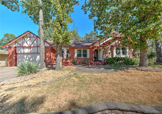 Photo 1 of Sale Pending at 21 Kensington Dr, Bella Vista, AR 72715 | MLS# 1361114 | Listing updated on 2026-09-14