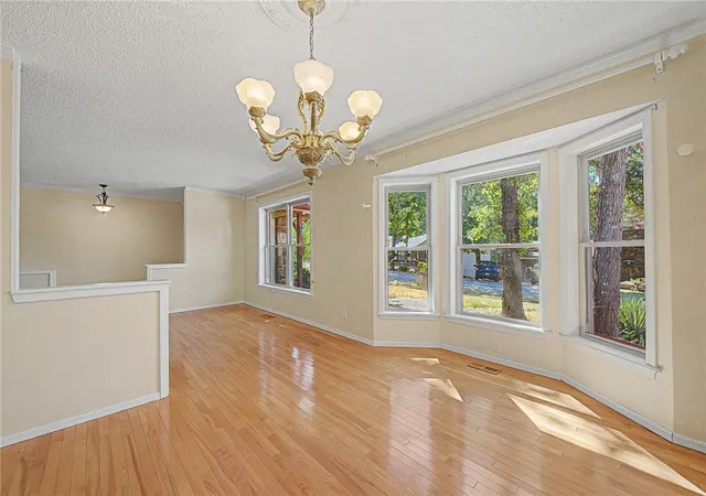 Photo 3 of Sale Pending at 21 Kensington Dr, Bella Vista, AR 72715 | MLS# 1361114 | Listing updated on 2026-09-14