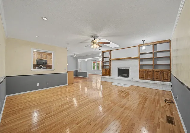 Photo 3 of Sale Pending at 21 Kensington Dr, Bella Vista, AR 72715 | MLS# 1361114 | Listing updated on 2026-09-14