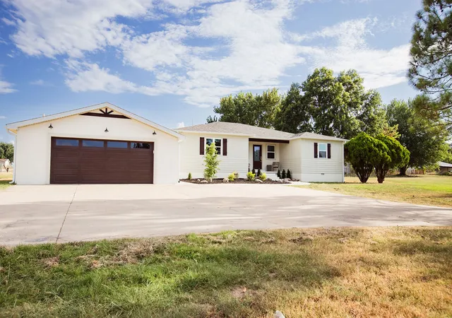 Photo 2 of Single family home for sale at 19307 Norway Rd, Neosho, MO 64850 | MLS# 1361285 | Listing updated on 2026-10-21