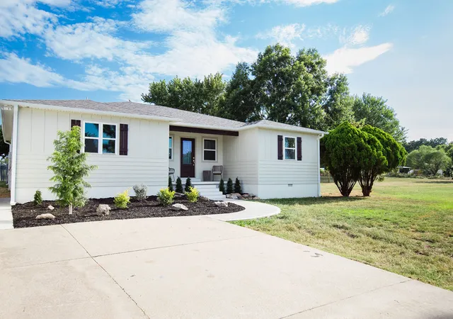 Photo 2 of Single family home for sale at 19307 Norway Rd, Neosho, MO 64850 | MLS# 1361285 | Listing updated on 2026-09-05