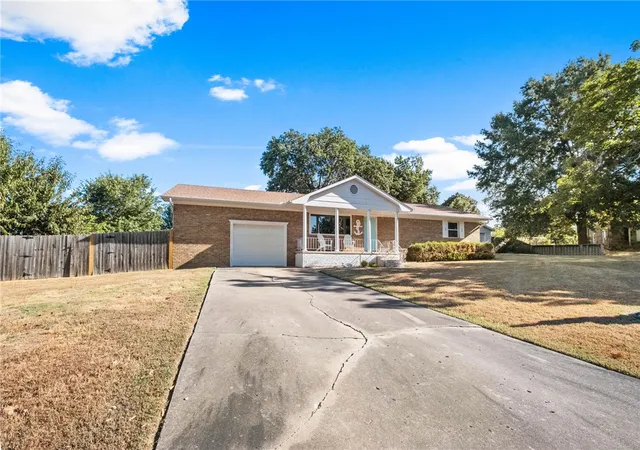 Photo 2 of Single family home for sale at 336 Eastwood Dr, Prairie Grove, AR 72753 | MLS# 1361043 | Listing updated on 2026-09-12